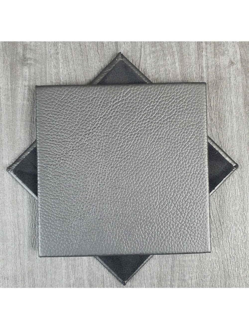 Sort Shelly Leather Coaster- 10 cm SQ (salgsartikel)