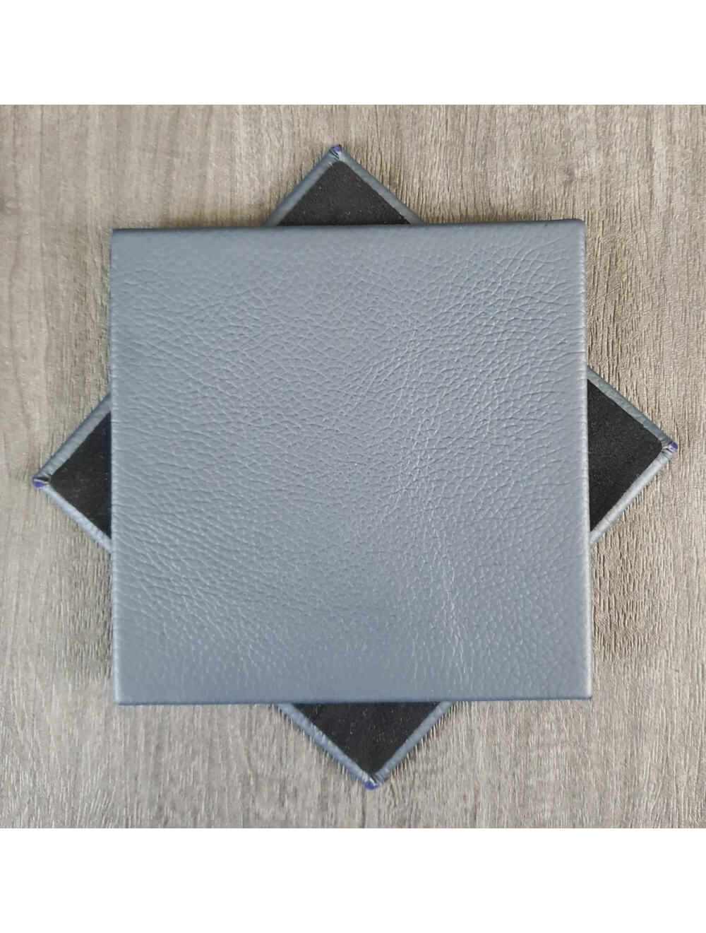 Suffolk Blue Shelly Leather Coaster - 10 cm SQ (article de vente)